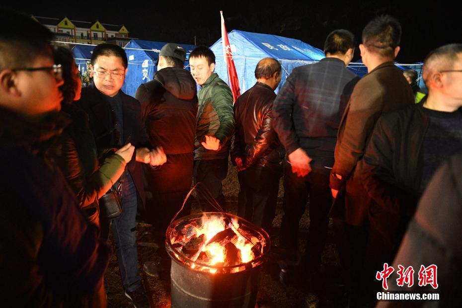 开拓者正义之怒灰兵营的石像怎么放